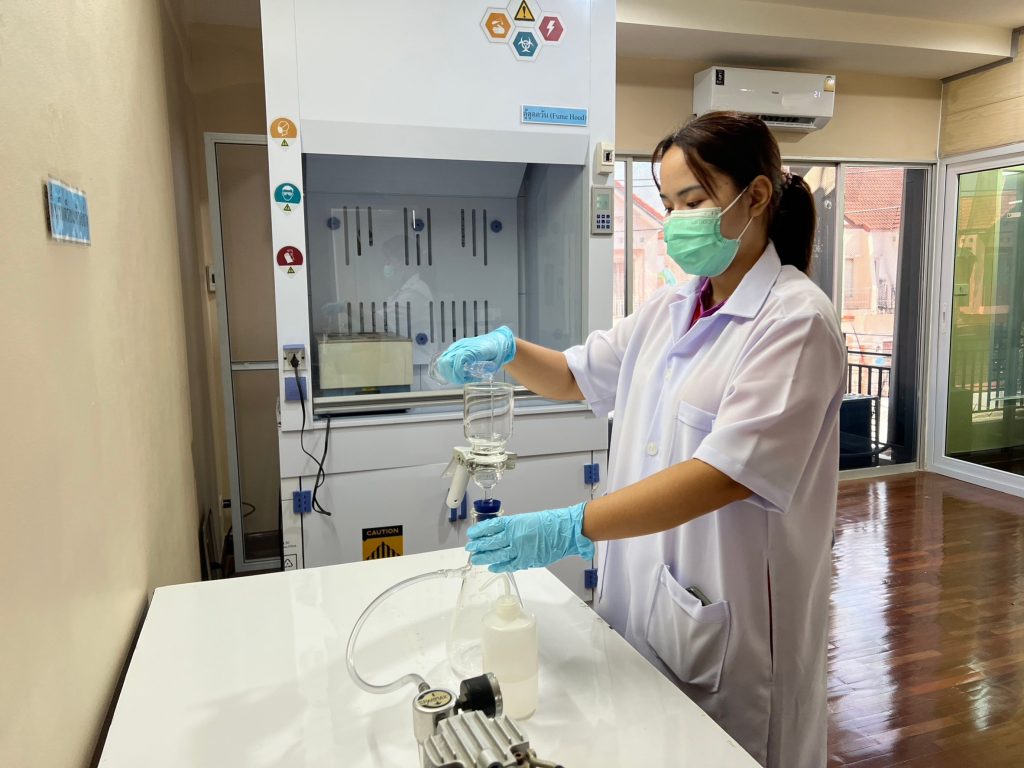 LINE_ALBUM_รูปทำแลป_๒๓๑๑๐๓_6